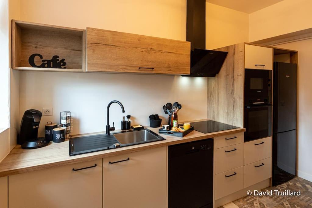 Suites Mana - Matahina Avec Vue Superbe Sur La Place Ducale Et Parking Prive Inclus Charleville-Mézières エクステリア 写真