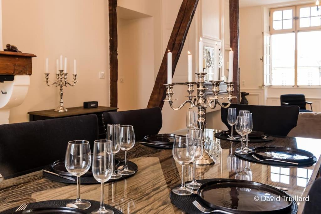 Suites Mana - Matahina Avec Vue Superbe Sur La Place Ducale Et Parking Prive Inclus Charleville-Mézières エクステリア 写真