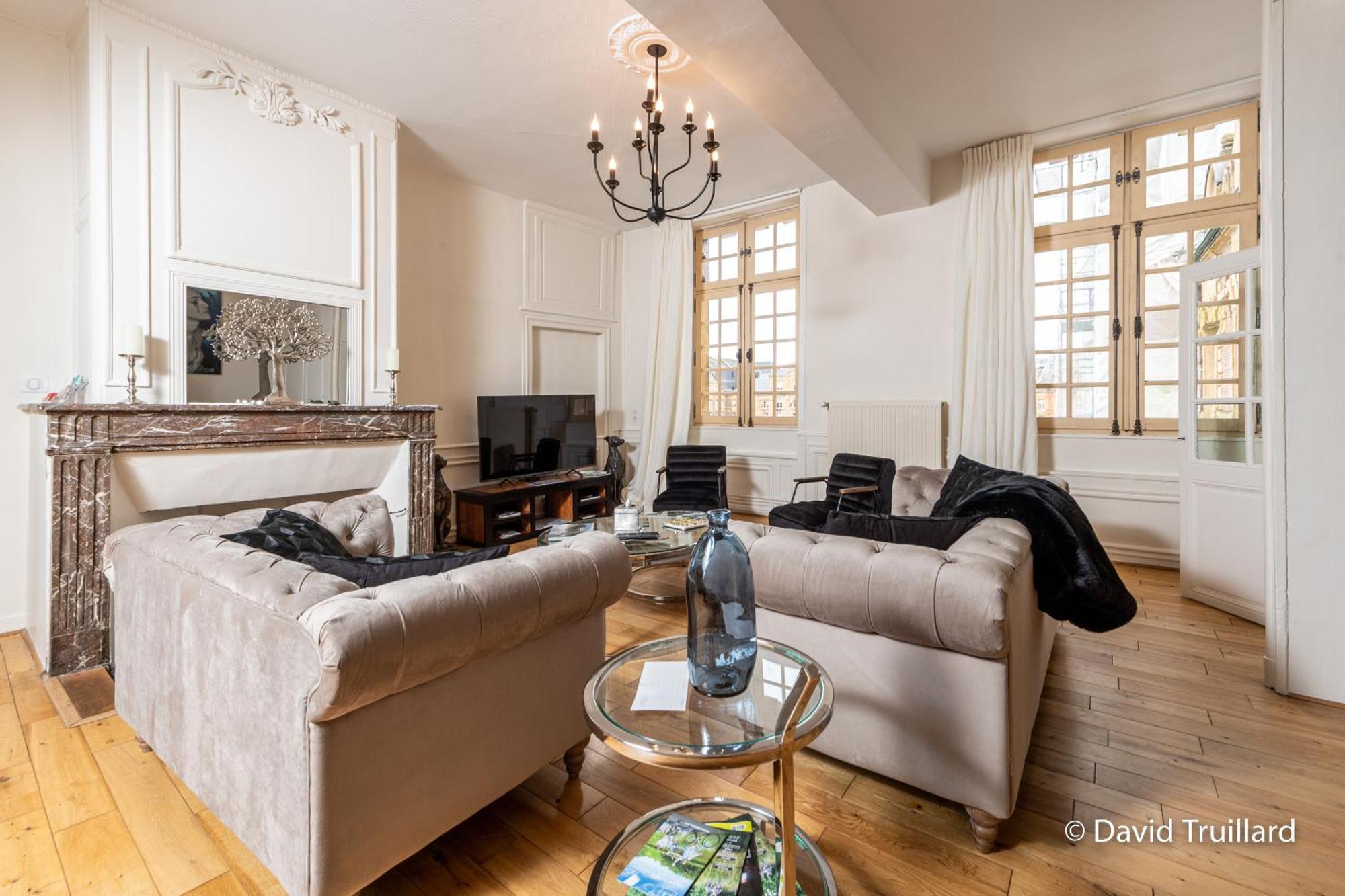 Suites Mana - Matahina Avec Vue Superbe Sur La Place Ducale Et Parking Prive Inclus Charleville-Mézières エクステリア 写真