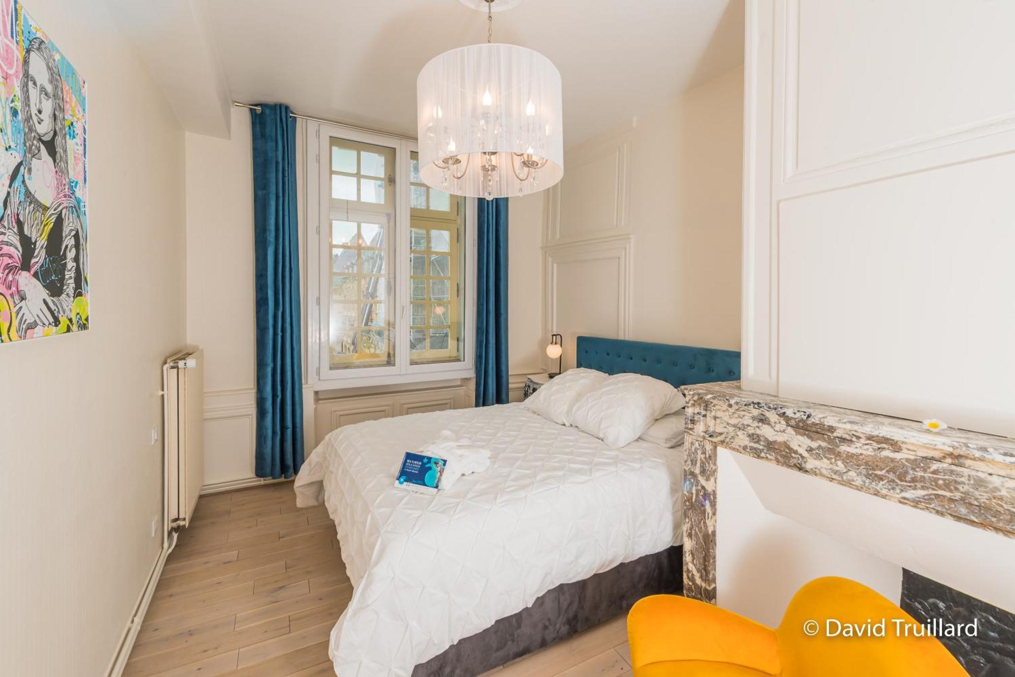 Suites Mana - Matahina Avec Vue Superbe Sur La Place Ducale Et Parking Prive Inclus Charleville-Mézières エクステリア 写真