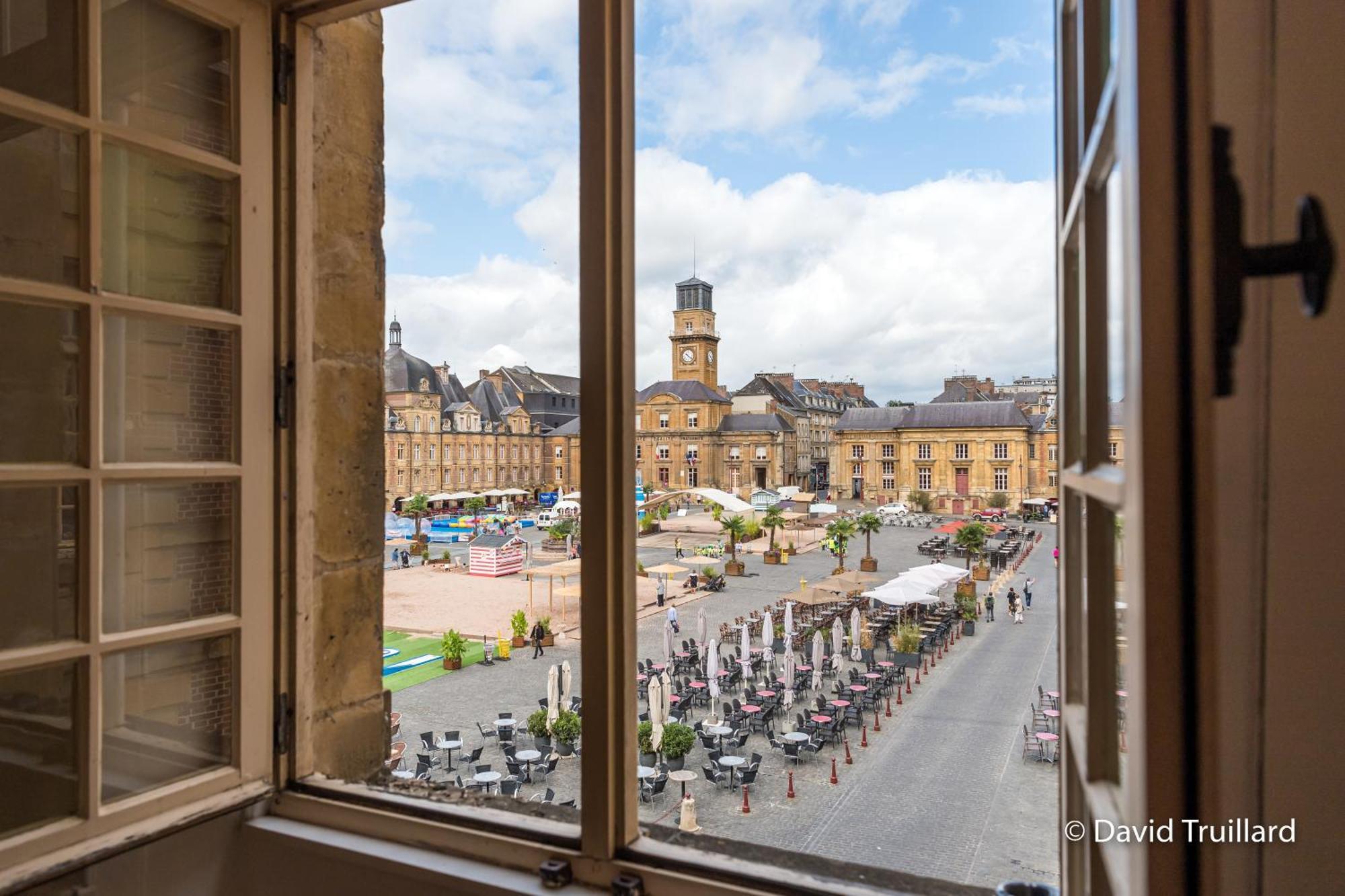 Suites Mana - Matahina Avec Vue Superbe Sur La Place Ducale Et Parking Prive Inclus Charleville-Mézières エクステリア 写真