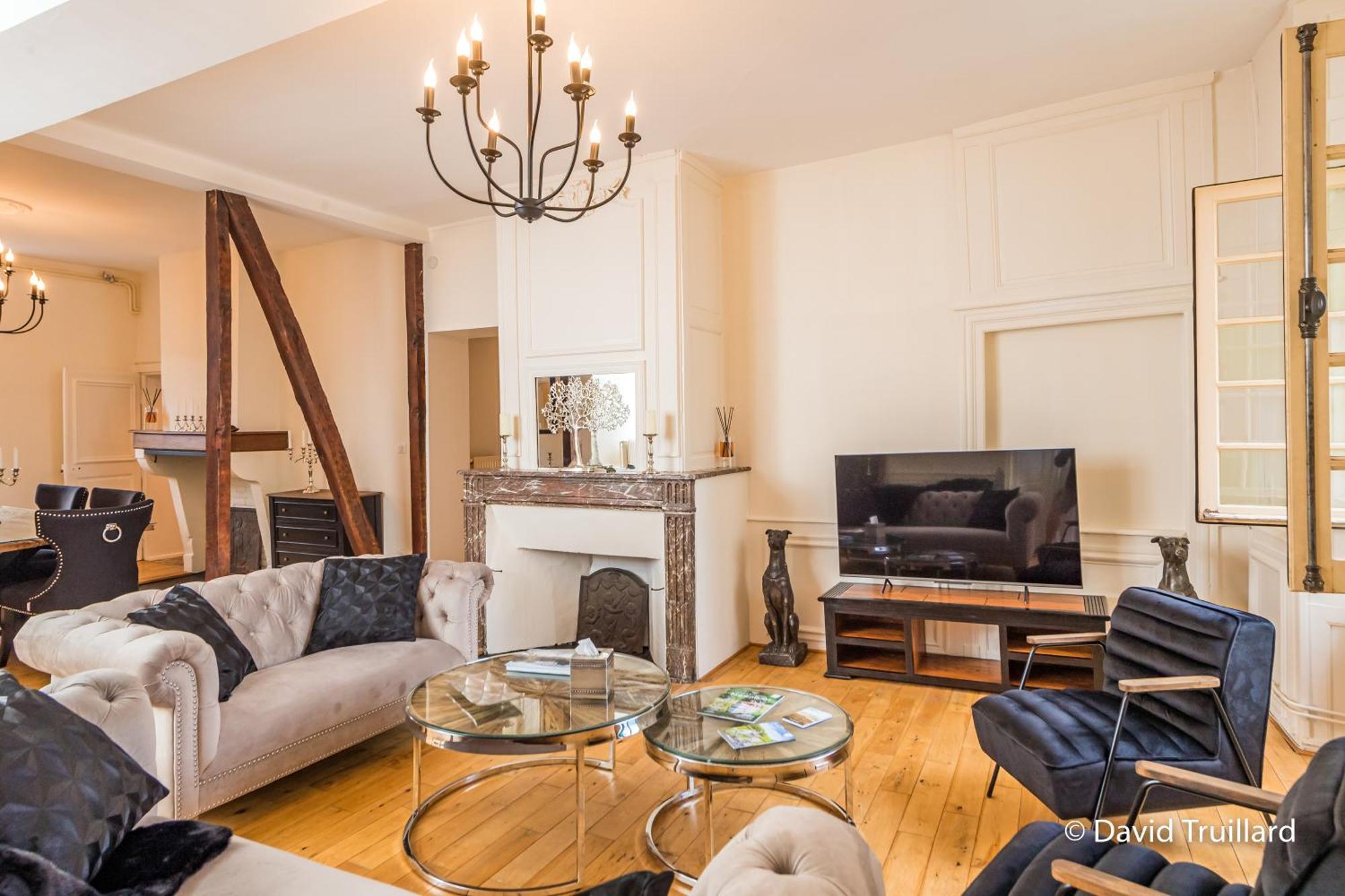 Suites Mana - Matahina Avec Vue Superbe Sur La Place Ducale Et Parking Prive Inclus Charleville-Mézières エクステリア 写真