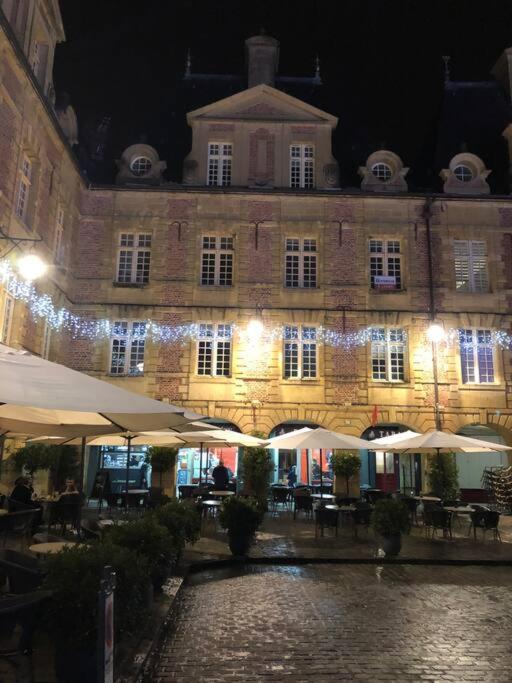 Suites Mana - Matahina Avec Vue Superbe Sur La Place Ducale Et Parking Prive Inclus Charleville-Mézières エクステリア 写真